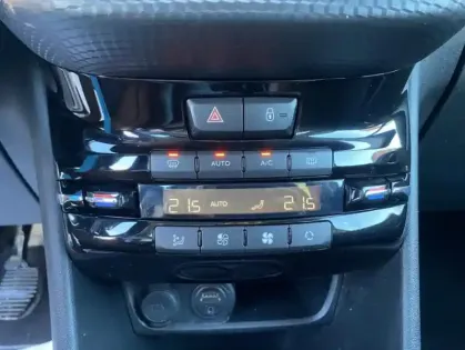 Photo 9 Peugeot 208 1.2 PureTech 82 Allure