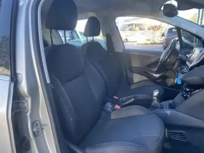 Photo 24 Peugeot 208 1.2 PureTech 82 Allure