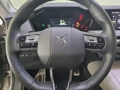 Photo 65 DS DS 4  Hybride E-Tense 225 EAT8