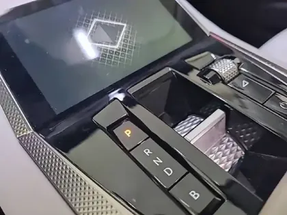 Photo 33 DS DS 4  Hybride E-Tense 225 EAT8