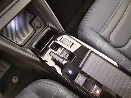 Photo 13 Citroën C4 e- 136 ch Automatique