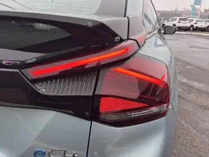 Photo 16 Citroën C4 e- 136 ch Automatique