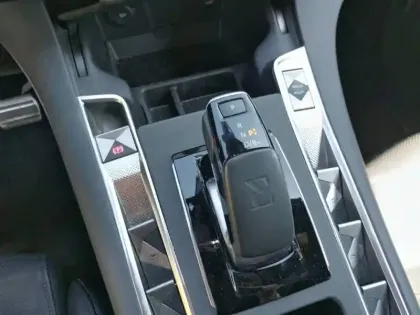 Photo 13 DS DS 7 DS7 Crossback Hybride E-Tense 300 EAT8 4x4