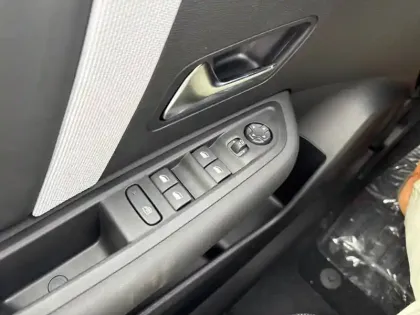 Photo 14 Citroën C4 e- 156 ch autonomie etendue  Automatique