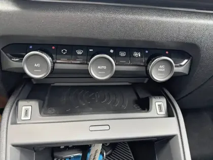 Photo 48 Citroën C4 e- 156 ch autonomie etendue  Automatique
