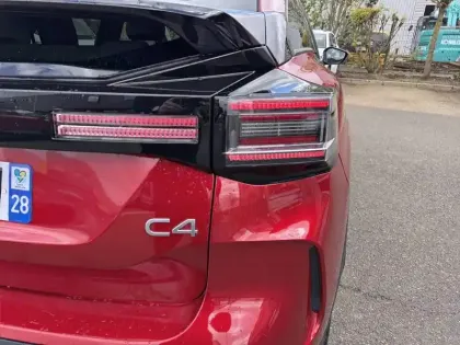 Photo 16 Citroën C4  Hybride 136 e-DCS6