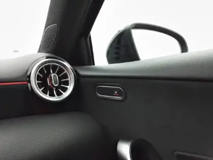 Photo 37 Mercedes Classe A  200 d 8G-DCT