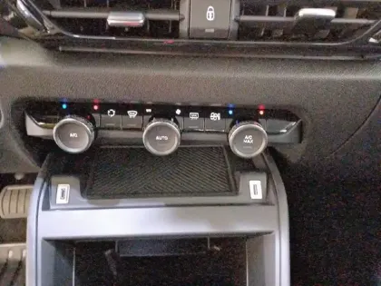 Photo 24 Citroën C4  Hybride 100 e-DCS6