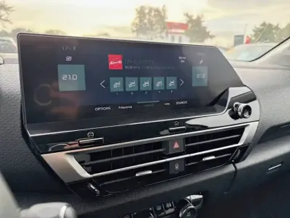 Photo 76 Citroën C4 e- 136 ch Automatique