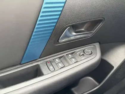 Photo 28 Citroën C4 e- 136 ch Automatique