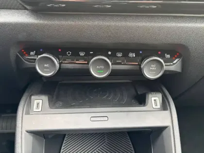 Photo 46 Citroën C4 e- 136 ch Automatique