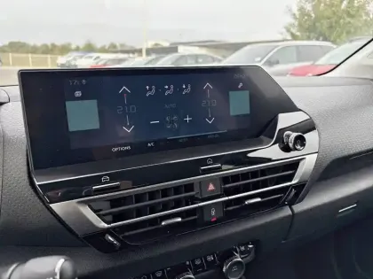 Photo 20 Citroën C4 e- 136 ch Automatique