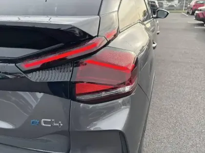 Photo 16 Citroën C4 e- 136 ch Automatique