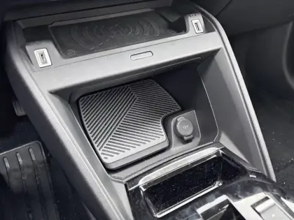 Photo 14 Citroën C4 e- 136 ch Automatique