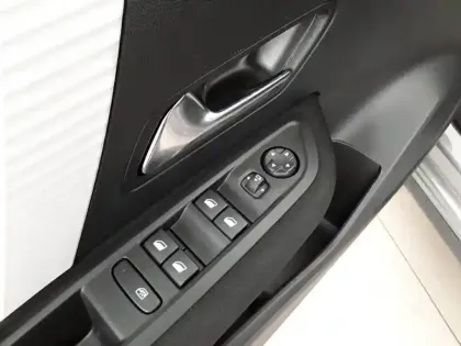 Photo 23 Citroën C4  Hybride 136 e-DCS6