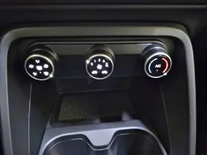 Photo 21 Citroën C3  Turbo 100 ch BVM6