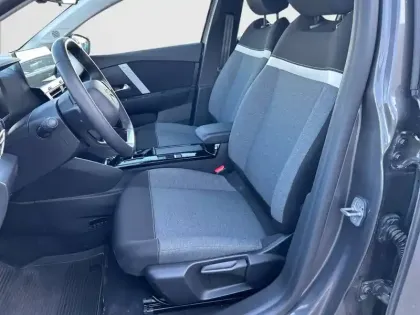 Photo 35 Citroën C4 e- 136 ch Automatique