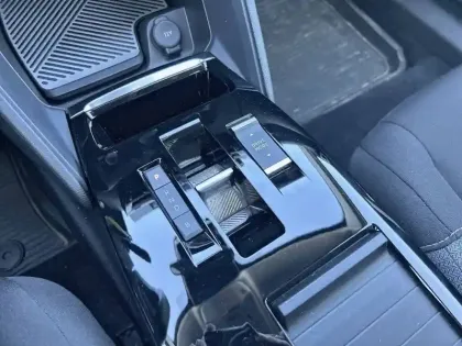 Photo 13 Citroën C4 e- 136 ch Automatique