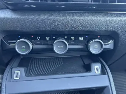 Photo 43 Citroën C4 e- 136 ch Automatique