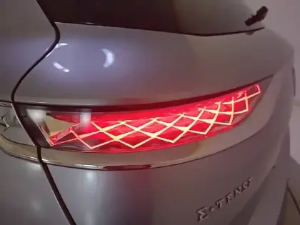 Photo 39 DS DS 7 DS7 Crossback Hybride E-Tense 225 EAT8