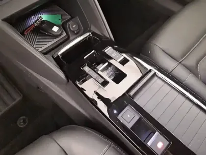 Photo 13 Citroën C4 e- 136 ch Automatique