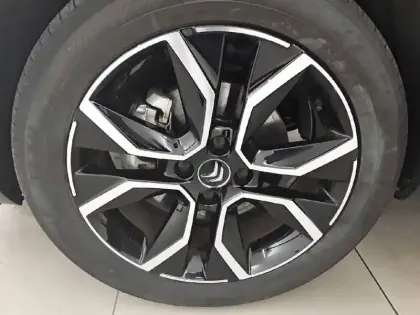 Photo 12 Citroën C4 e- 136 ch Automatique