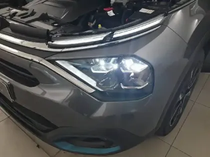 Photo 15 Citroën C4 e- 136 ch Automatique