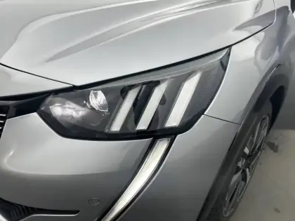 Photo 15 Peugeot 208  PureTech 100 S&S BVM6