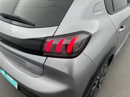 Photo 16 Peugeot 208  PureTech 100 S&S BVM6