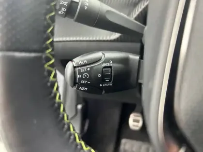 Photo 18 Peugeot 208  PureTech 100 S&S BVM6