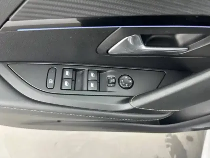 Photo 17 Peugeot 208  PureTech 100 S&S BVM6