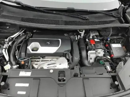 Photo 59 DS DS 7 DS7 Crossback Hybride E-Tense 300 EAT8 4x4