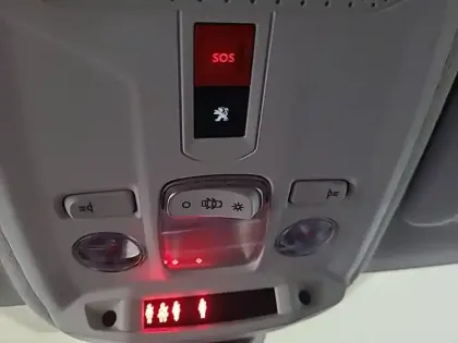 Photo 24 Peugeot 208  PureTech 100 S&S EAT8