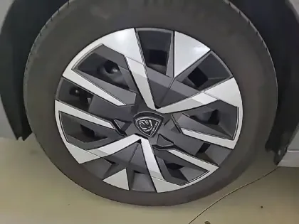 Photo 32 Peugeot 208 Gén. II Ph2 Active 5