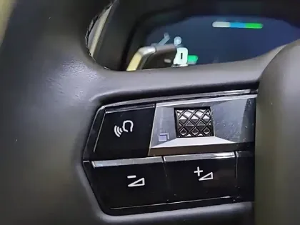 Photo 65 DS DS 7 DS7 Crossback Hybride E-Tense 300 EAT8 4x4