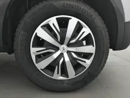 Photo 27 Peugeot 2008  PureTech 100 S&S BVM6