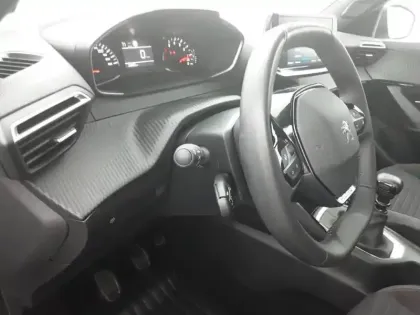 Photo 50 Peugeot 2008  PureTech 100 S&S BVM6