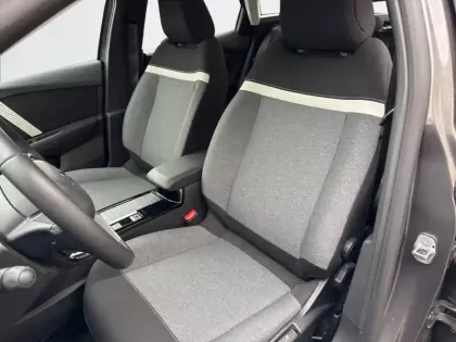 Photo 10 Citroën C4 e- 136 ch autonomie standard  Automatique