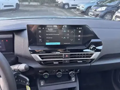 Photo 18 Citroën C4 e- 136 ch autonomie standard  Automatique