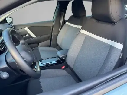 Photo 10 Citroën C4 e- 136 ch autonomie standard  Automatique