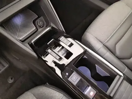 Photo 13 Citroën C4 e- 136 ch Automatique