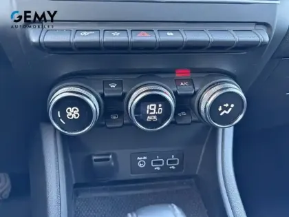 Photo 19 Renault Captur  TCe 140 EDC - 21