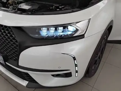 Photo 36 DS DS 7 DS7 Crossback Hybride 300 E-Tense EAT8 4x4