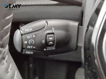 Photo 11 Peugeot 208  PureTech 100 S&S BVM6