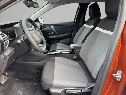 Photo 10 Citroën C4 e- 136 ch Automatique