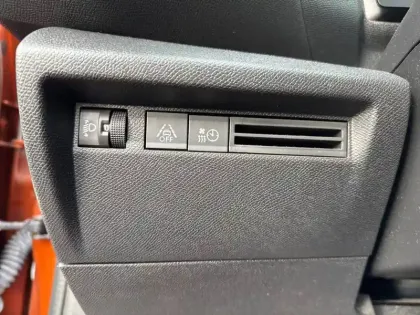 Photo 14 Citroën C4 e- 136 ch Automatique