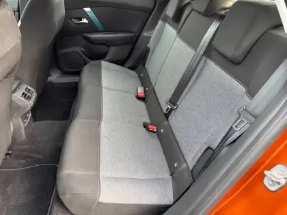 Photo 11 Citroën C4 e- 136 ch Automatique