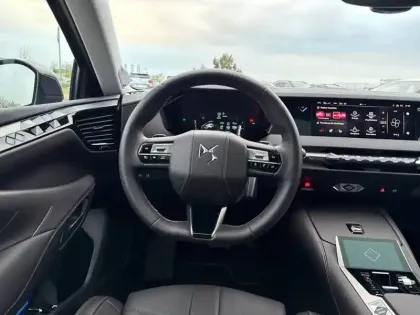 Photo 8 DS DS 4  Hybride Rechargeable 225 EAT8