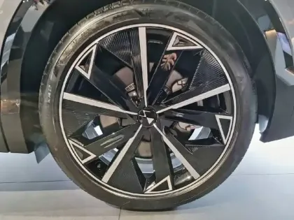 Photo 12 DS DS 8 DS N°8 230 ch FWD Standard Range