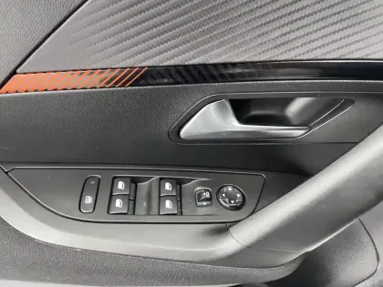 Photo 27 Peugeot 2008  PureTech 130 S&S EAT8